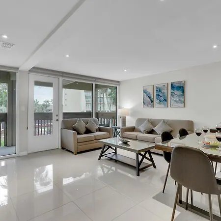 Easy Living, Down By The Sea! Close To The Beach & Pool In Beautiful Beachfront Resort